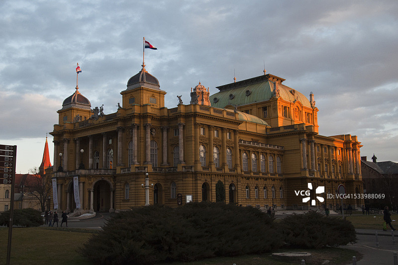 克罗地亚国家剧院的黄昏图片素材
