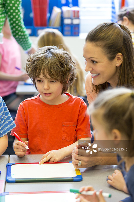 在艺术课上分享想法图片素材