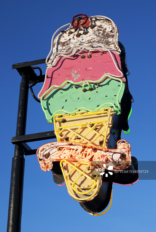 冰淇淋霓虹灯牌图片素材