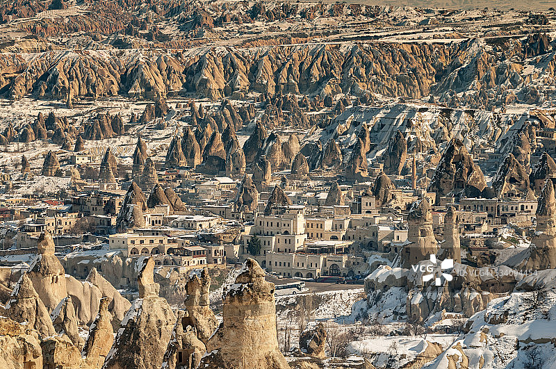 土耳其内夫谢希尔卡帕多奇亚格雷梅小镇远景图片素材