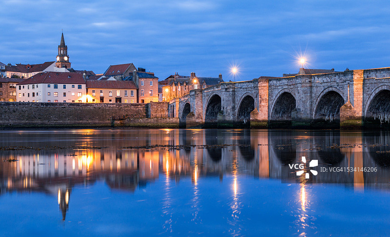 英国傍晚的特威德河畔贝里克图片素材