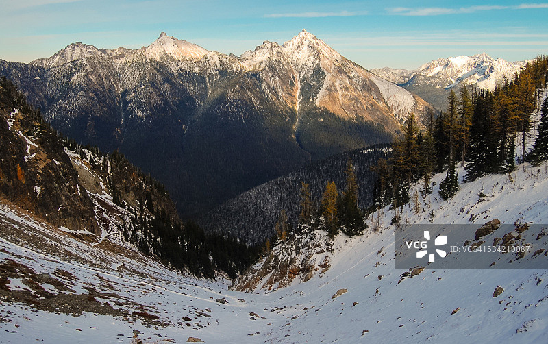 从轻松通道看到的雪景图片素材