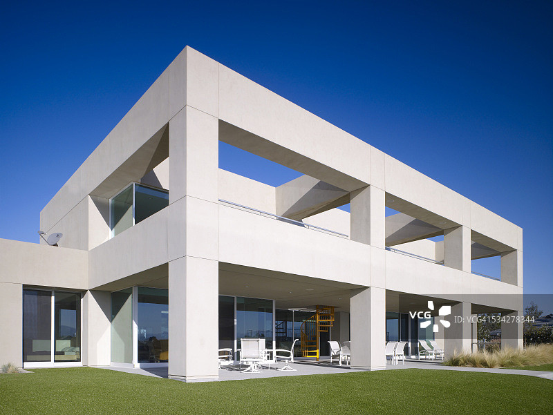 加利福尼亚州现代住宅的露台图片素材