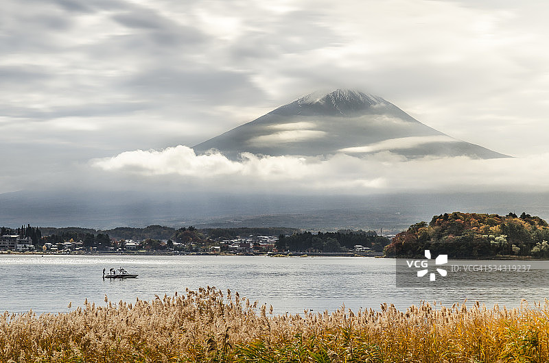 日本河口湖的富士山图片素材