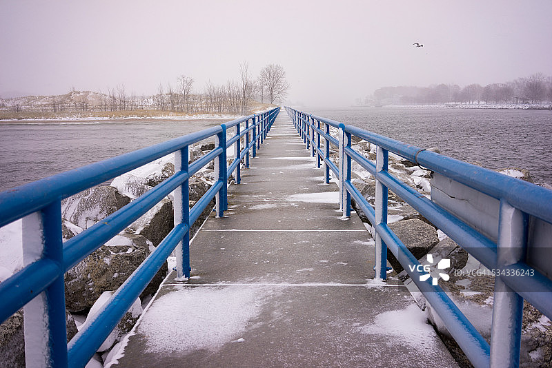 冬季防波堤小路图片素材