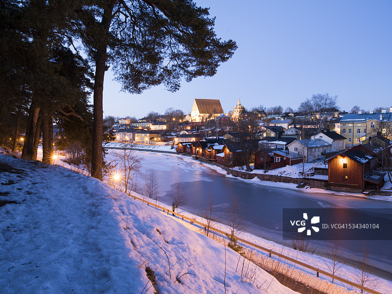 夜色中的波尔沃，芬兰波尔沃河 (DeAgostini/Getty Images摄影)图片素材