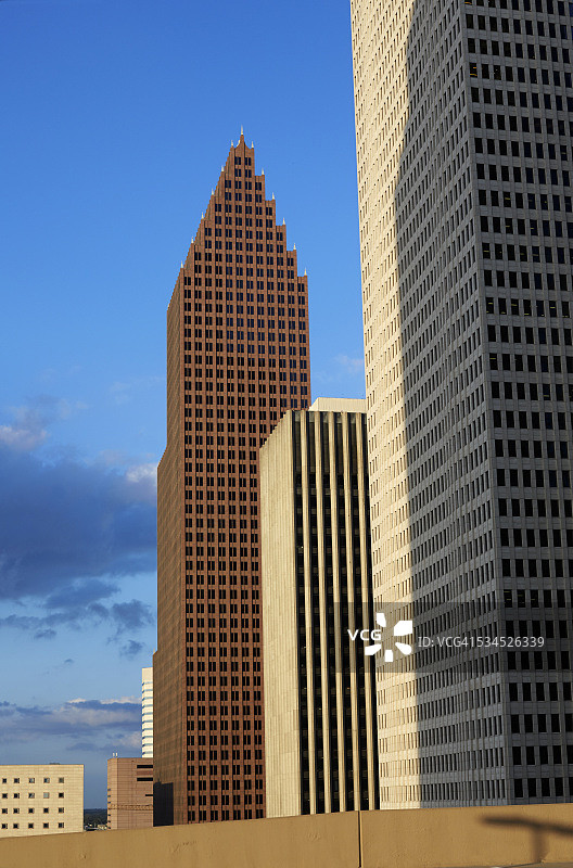 日落时分的休斯顿中央商务区图片素材