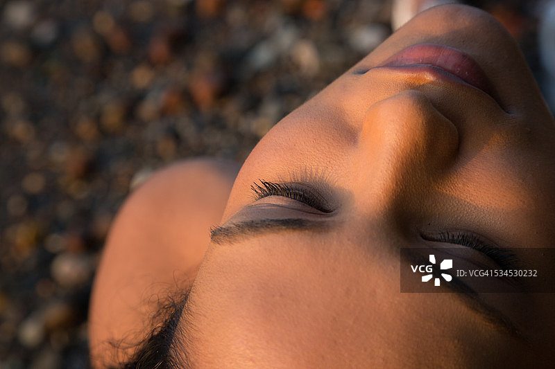 美丽的年轻女子图片素材