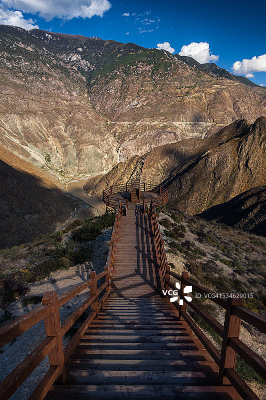 香格里拉月亮谷的木制露台图片素材