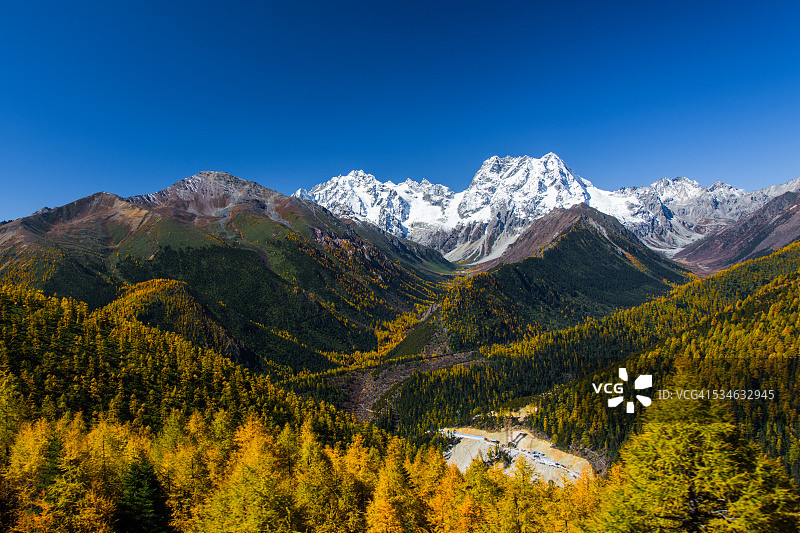 秋季白马雪山图片素材