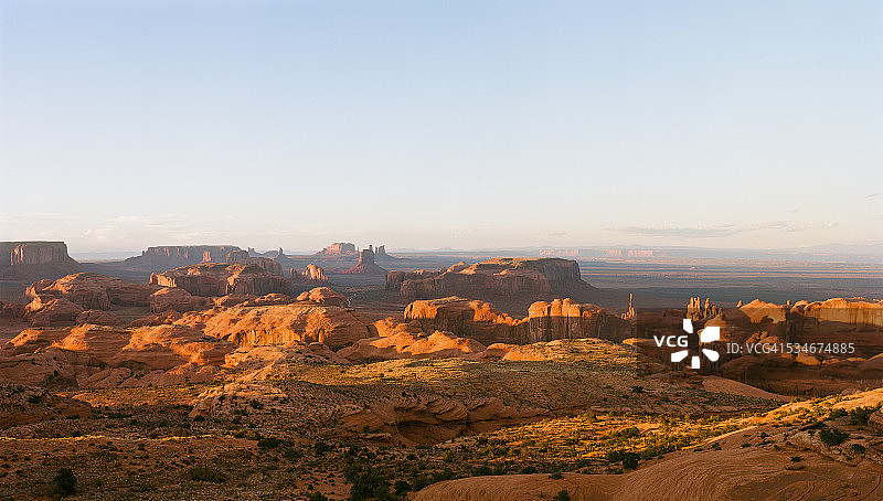 日落时分从亨茨 mesa 看纪念碑谷图片素材