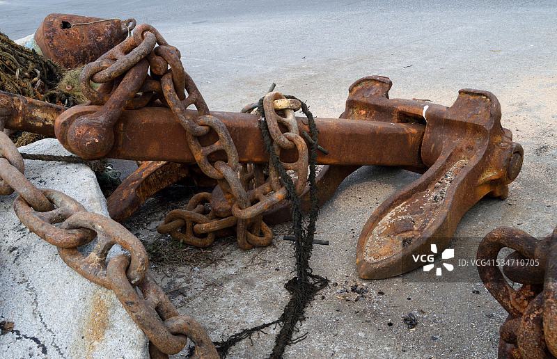 用于将淘金盘固定在海床上的链条图片素材