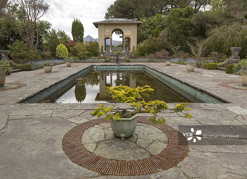 爱尔兰科克郡贝拉半岛班特里湾的加尼什岛或伊尔纳库林的意大利花园图片素材