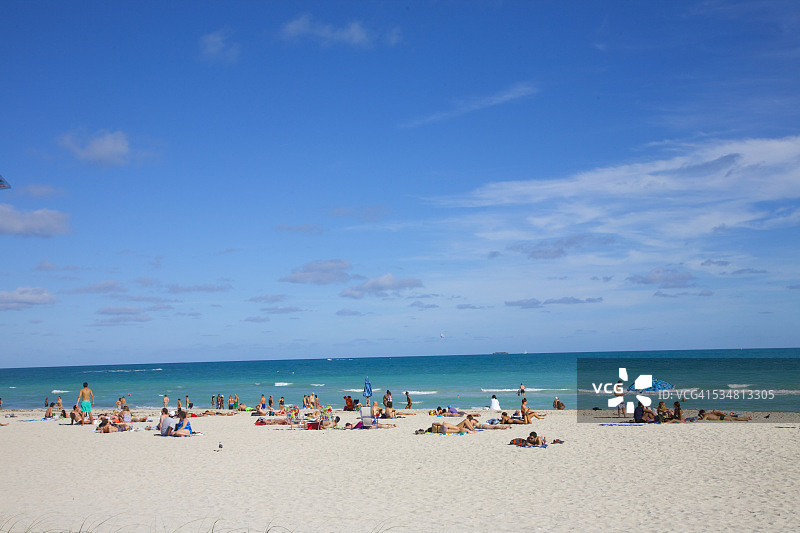 迈阿密海滩的白色沙滩和碧绿海水图片素材