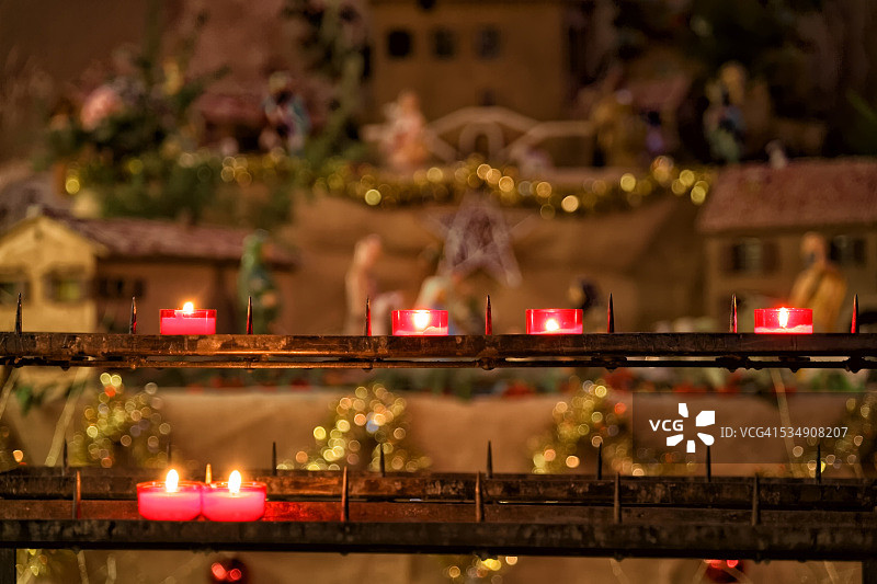 圣诞庆祝活动中的教堂蜡烛图片素材