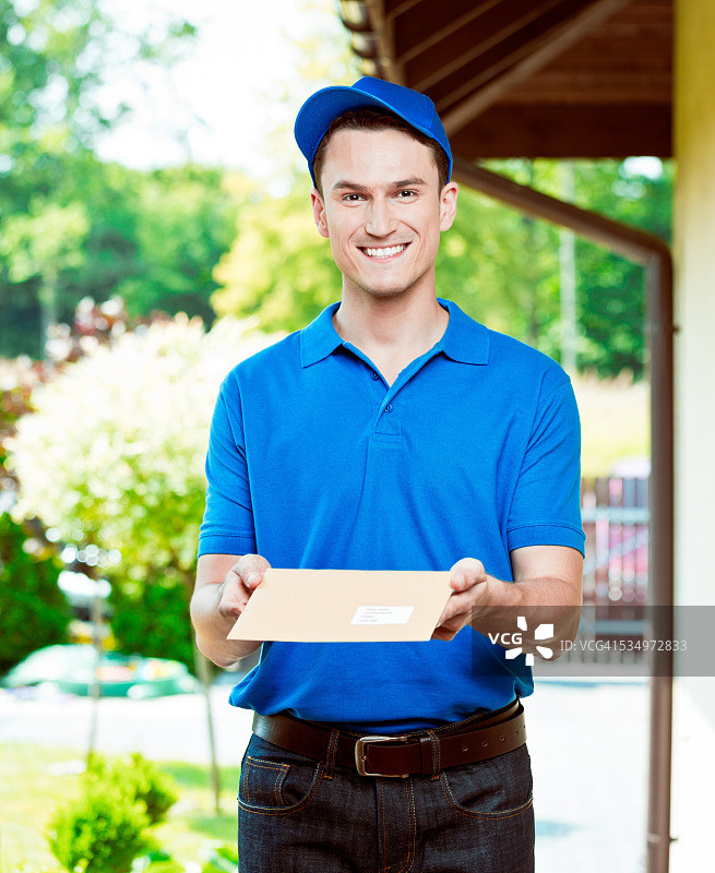 邮递员正在送信图片素材