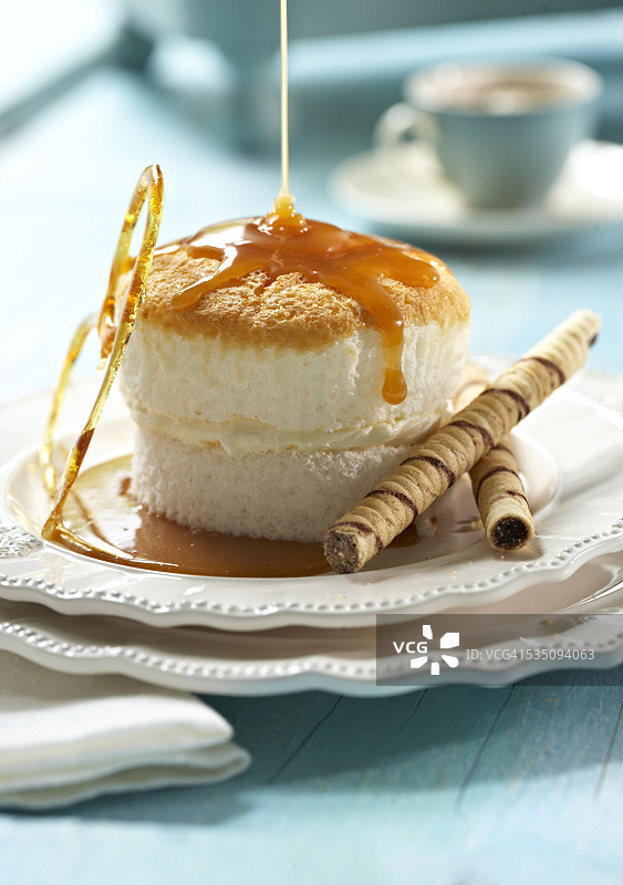 焦糖酱天使蛋糕图片素材