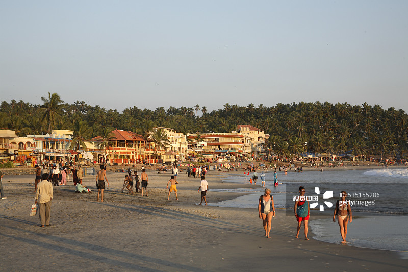 游客在印度喀拉拉邦科瓦兰海滩图片素材