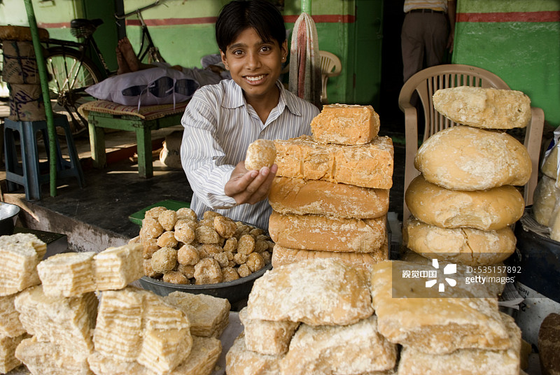印度拉贾斯坦邦乌代布尔的红糖小贩图片素材