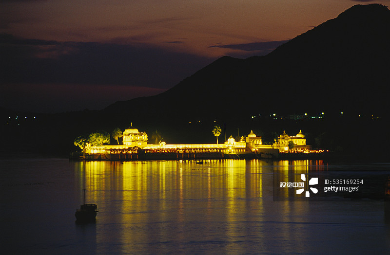 印度拉贾斯坦邦乌代布尔皮丘拉湖的贾亚尼瓦斯岛酒店图片素材