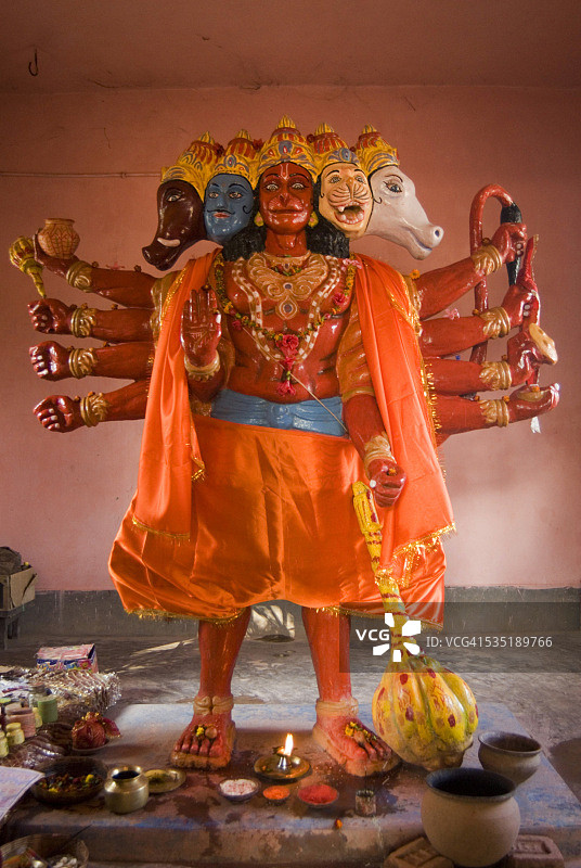 印度伊特科里的巴德拉卡利神庙的五面哈努曼雕像图片素材