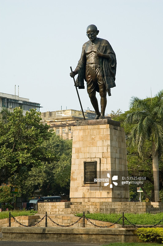 印度马哈拉施特拉邦孟买的圣雄甘地青铜雕像图片素材