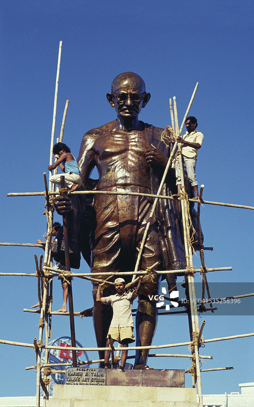 印度孟买的圣雄甘地雕像图片素材