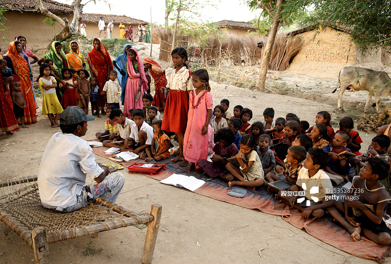 在印度比哈尔邦纳瓦达拉焦利学校的孩子们图片素材
