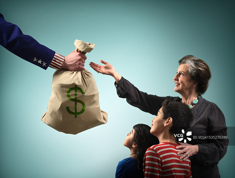 人们从山姆大叔那里获得宣传单图片素材