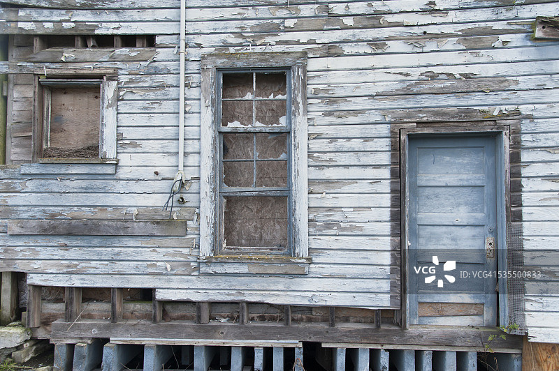 旧鱼罐头厂的风化墙壁图片素材