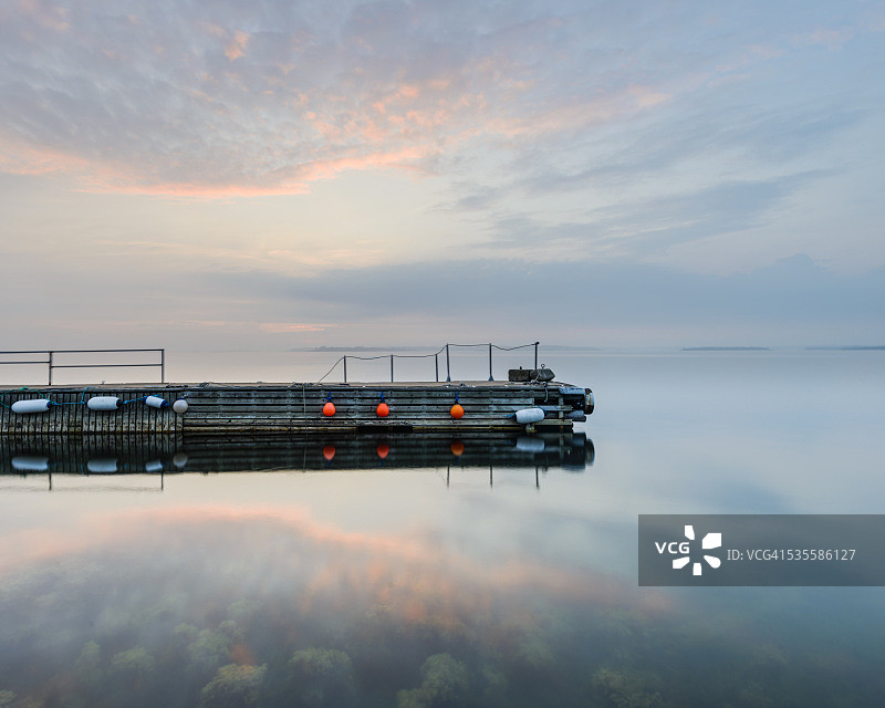 瑞典布莱金厄的黄昏栈桥图片素材