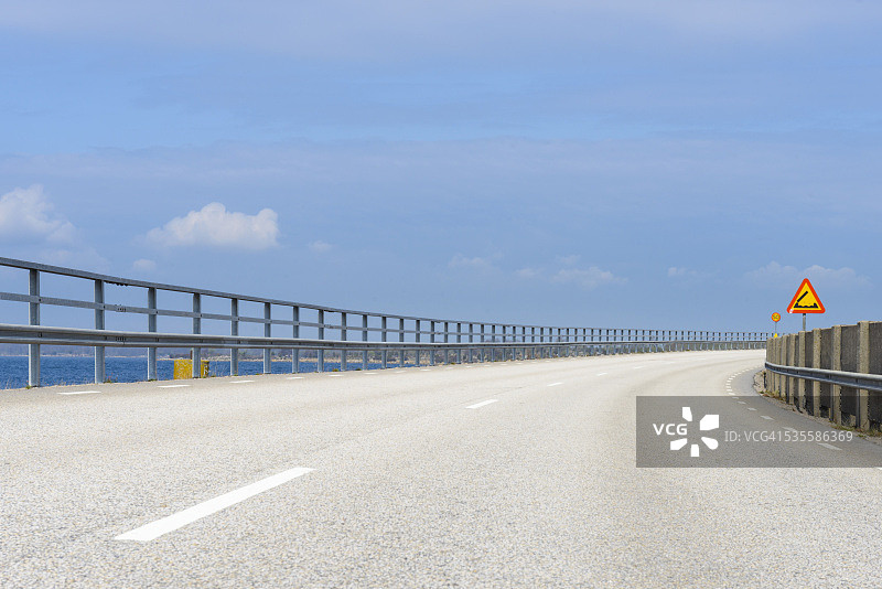 瑞典布莱金厄的桥上道路图片素材