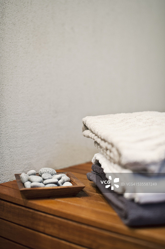 水疗中心的毛巾和石头图片素材