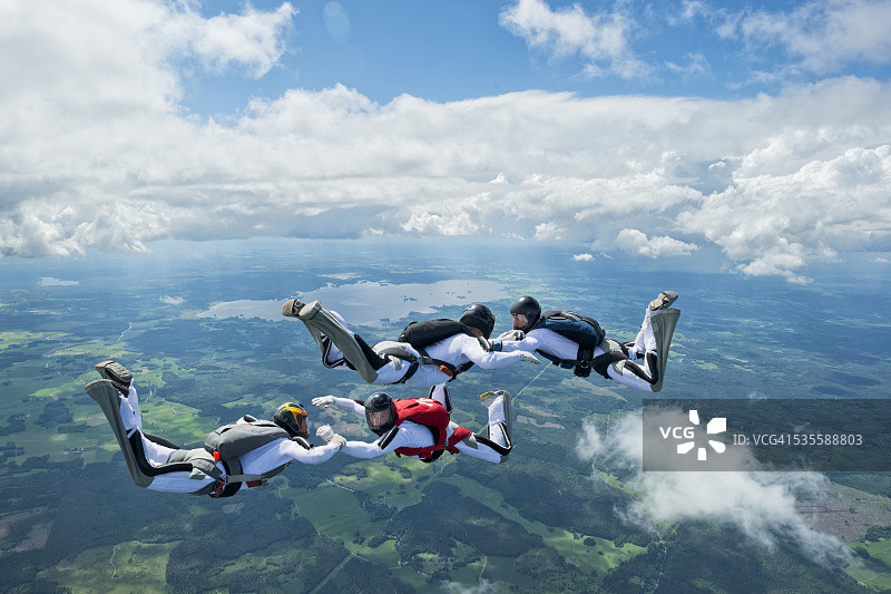 空中的跳伞者图片素材