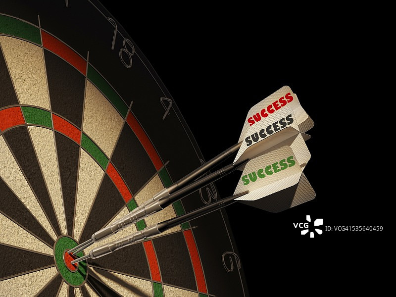 飞镖靶和三支飞镖图片素材