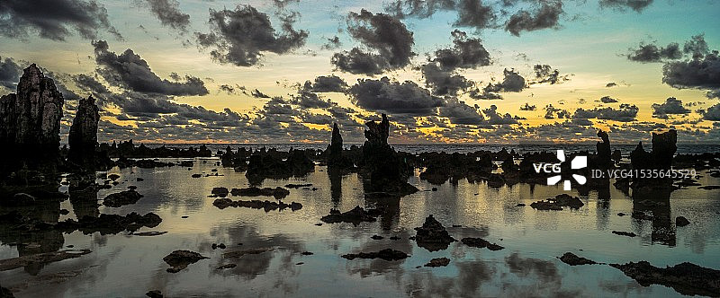 太平洋上的瑙鲁的黎明图片素材