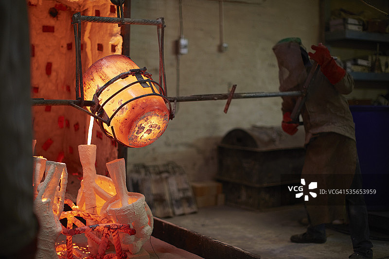 南非开普敦：青铜注入铸模图片素材