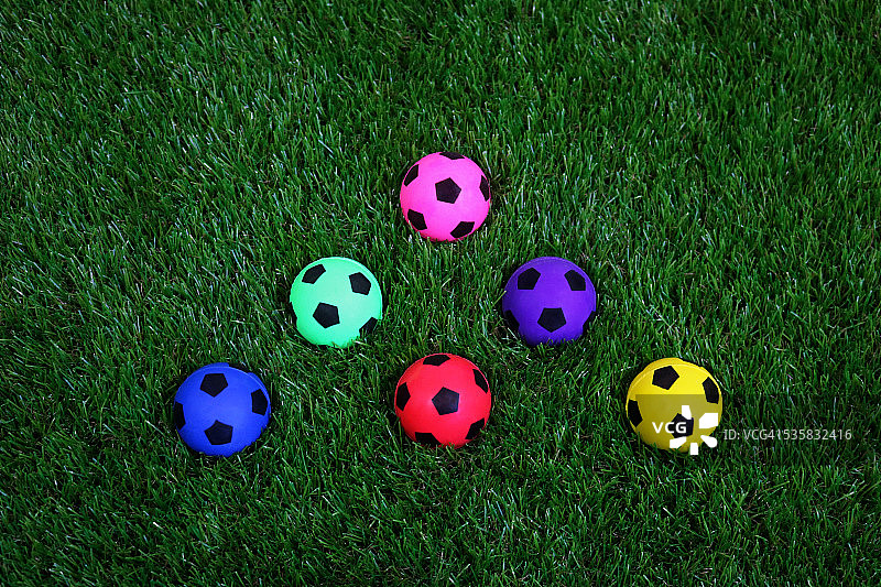 草地上的足球之国图片素材