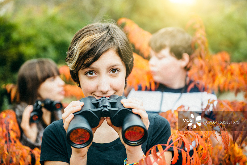 青少年享受夏令营冒险图片素材