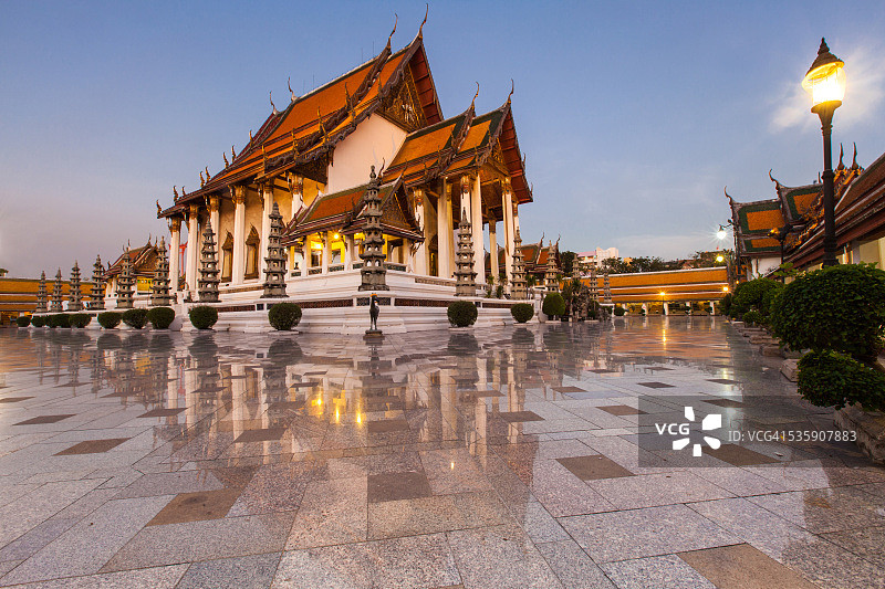 曼谷精美寺庙（苏泰寺）图片素材