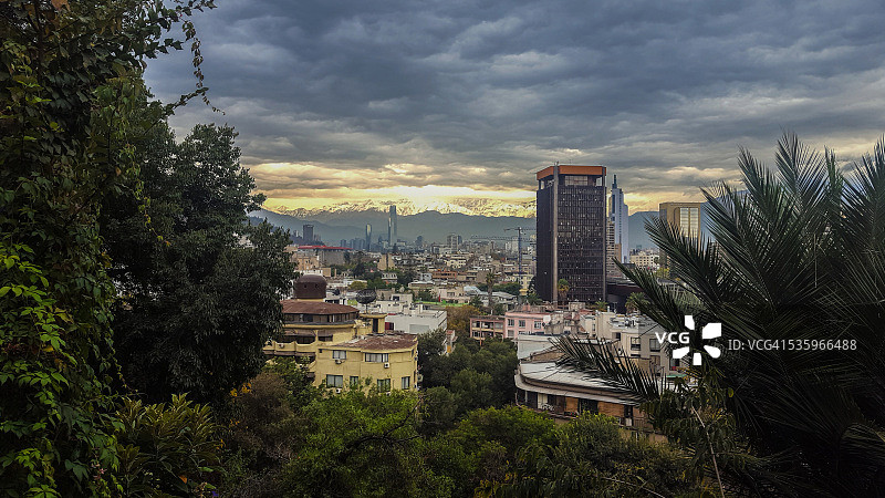 智利圣地亚哥拉斯孔德斯地区空中鸟瞰图图片素材
