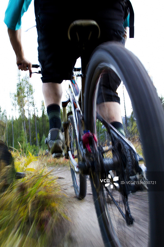 山地自行车模糊效果图片素材