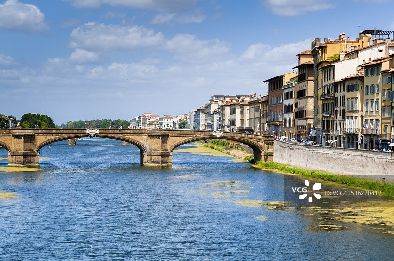 佛罗伦萨阿诺河上的圣三一桥（16世纪），联合国教科文组织世界遗产，意大利托斯卡纳图片素材