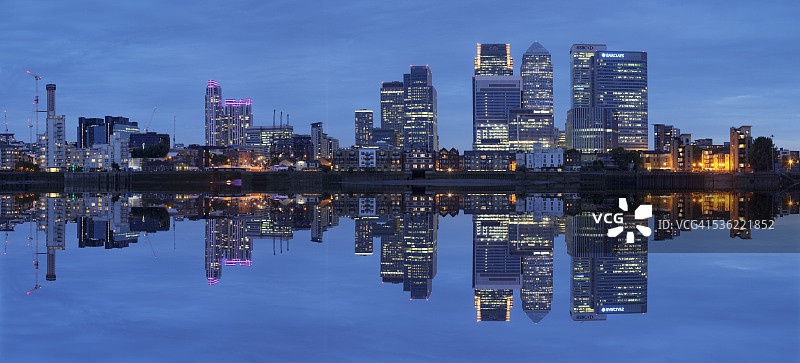 伦敦金丝雀码头泰晤士河景观，英国图片素材