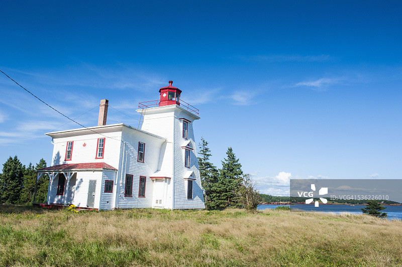 位于加拿大爱德华王子岛夏洛特敦海湾的碉堡灯塔图片素材
