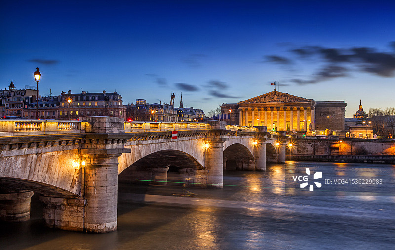 巴黎的蓝色时刻图片素材