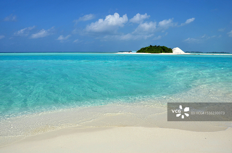 绿松石泻湖和白沙图片素材