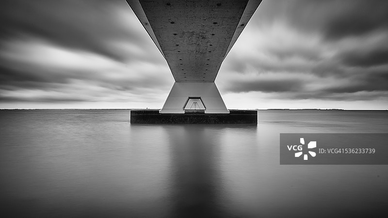 时间静止（黑白编辑）图片素材