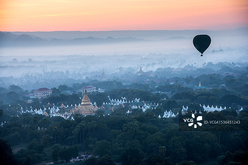 曼德勒镇的日出景观图片素材