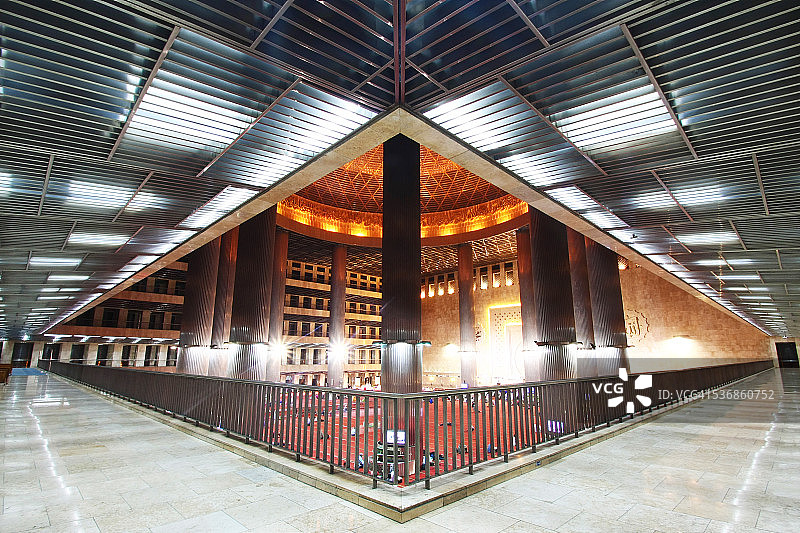 伊斯蒂克拉尔大清真寺内部图片素材